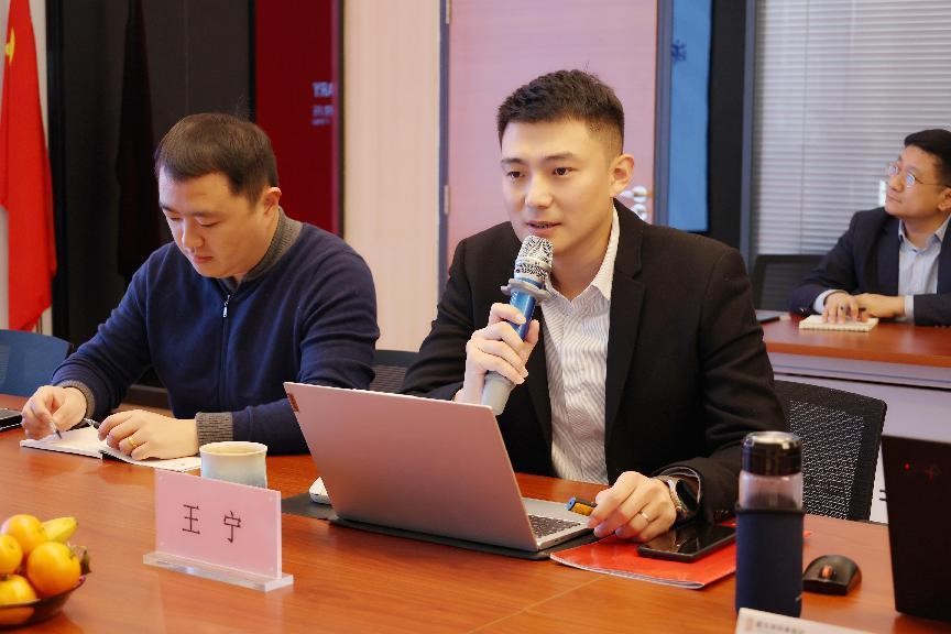 1124-4.jpg 1124-4.jpg