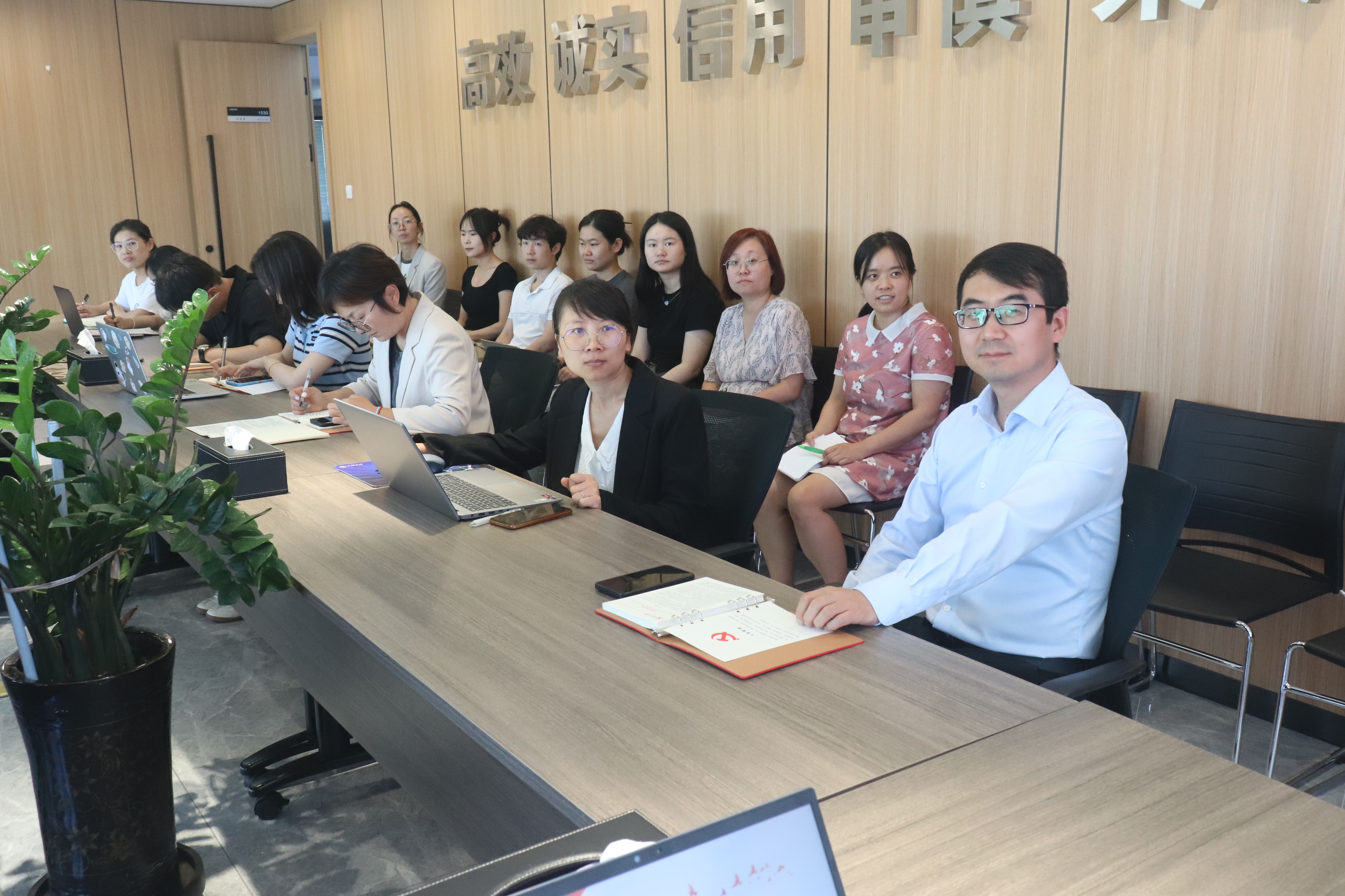 國浩烏魯木齊黨支部深入學(xué)習(xí)黨的第二十屆三中全會精神照片 (4).JPG