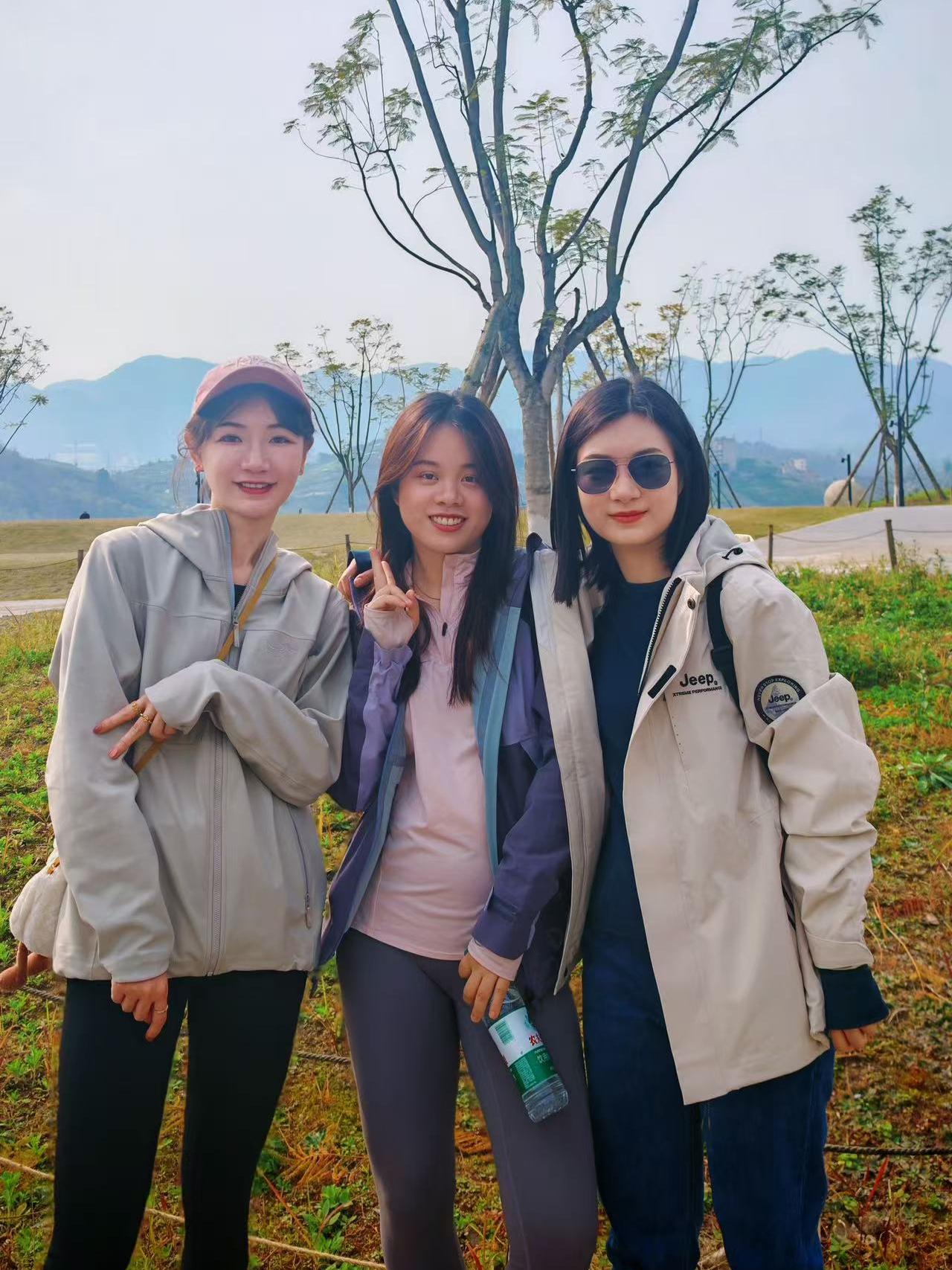 活動(dòng)合影1.jpg 活動(dòng)合影1.jpg