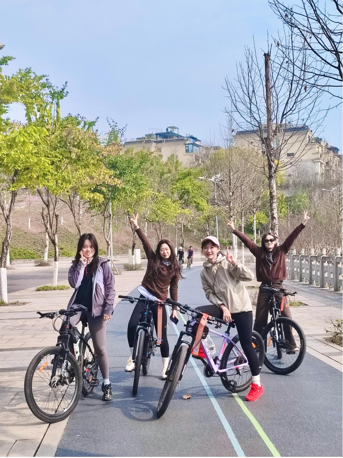 騎行合影.jpg 騎行合影.jpg