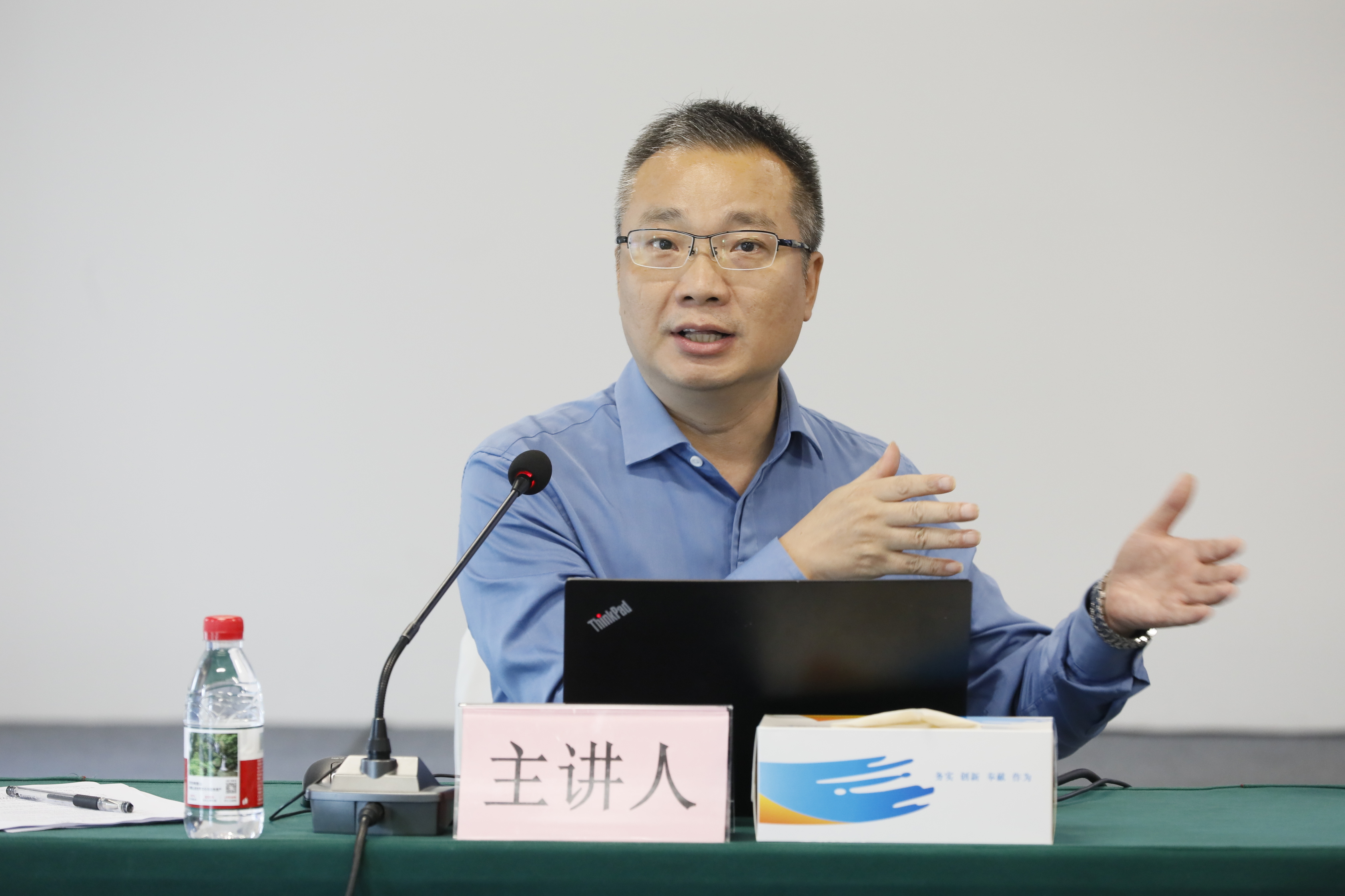 兩江投資集團講座配圖 -許紅光.jpg